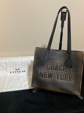 Unisex Coach Loved Leather Relay 34 Tote RARE!